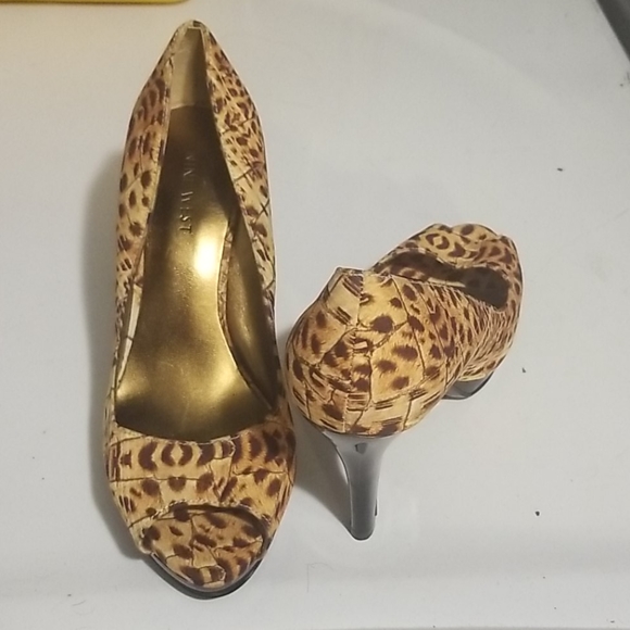 Leopard Peep Toe Plaform Pump - Picture 3 of 5